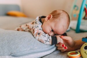 Cómo estimular a tu bebé de 0 a 6 meses: guía práctica en casa