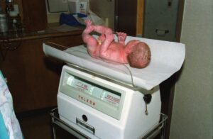 Bebés con abstinencia: un sistema que llega tarde en las maternidades públicas argentinas