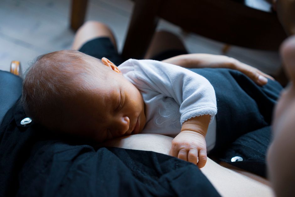 El método madre canguro: cuando el mejor lugar para un bebé prematuro es el pecho de su mamá